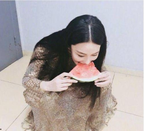 娱乐吃瓜酱依赖感,揭秘现代人的精神依赖与心理探索